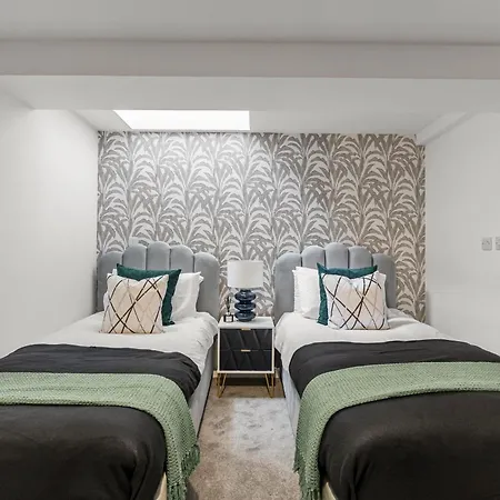 Modern Retreat Near Centre *