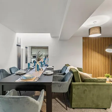Modern Retreat Near Centre * Leeds (West Yorkshire)