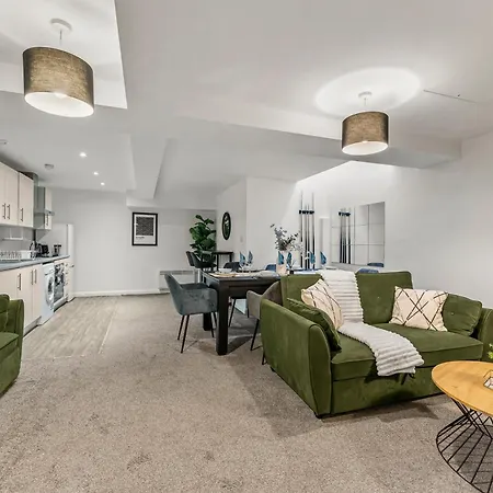 Modern Retreat Near Centre * Leeds (West Yorkshire)