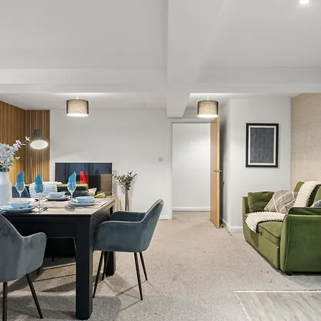 Modern Retreat Near Centre Apartmán *