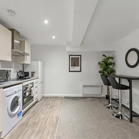 Modern Retreat Near Centre Leeds (West Yorkshire)