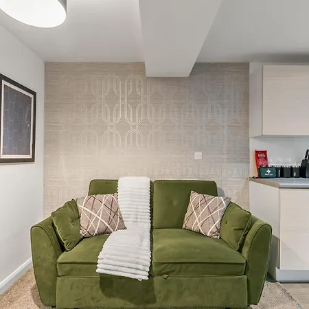 Modern Retreat Near Centre Apartmán *